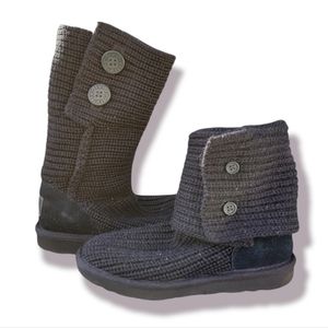Ugg Classic Cardy Boots in Girls Size 4 black